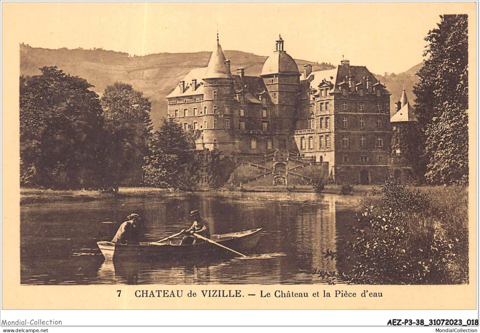 AEZP3-38-0201 - CHATEAU DE VIZILLE - Le Chateau Et La Piece D'eau - Vizille