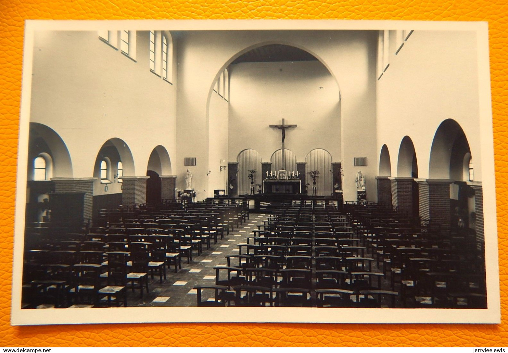 KESSEL  - Foto Kerk Onze Lieve Vrouw Koningin Van Vrede  - Binnenzicht - Nijlen