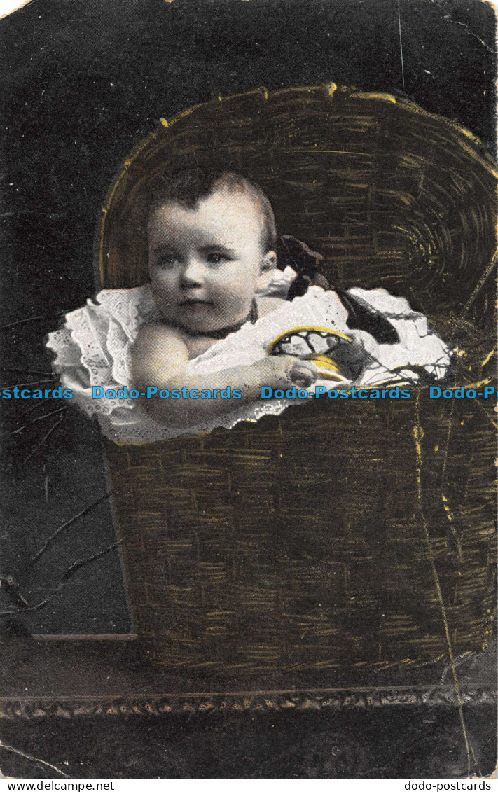 R097463 Little Child. Basket. Old Photography. The Star Series. G. D. And D. 190 - World