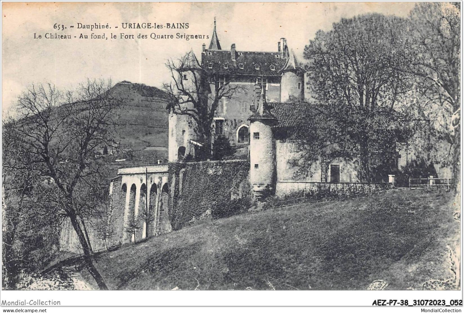 AEZP7-38-0590 - URIAGE-les-BAINS - Le Château - Au Fond Le Fort Des Quatre Seigneurs  - Uriage