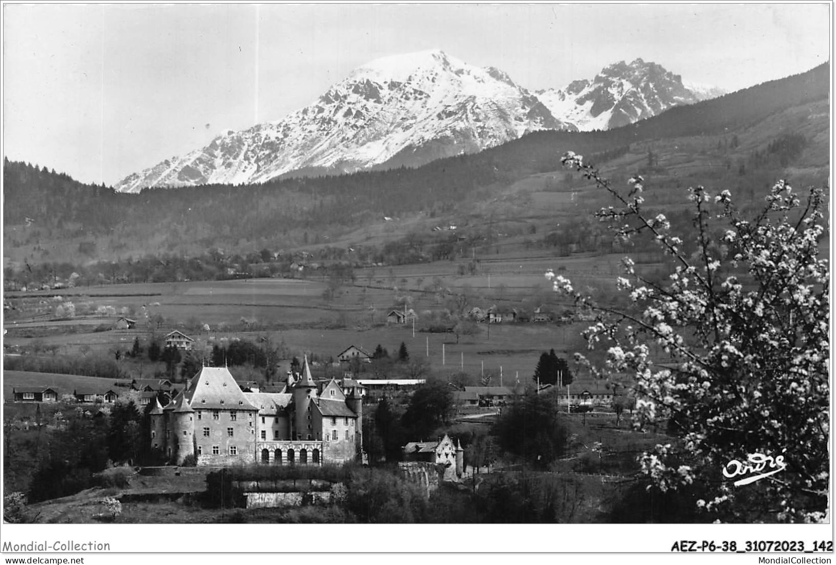 AEZP6-38-0537 - URIAGE-LES-BAINS - Le Chateau Et Le Colon - Uriage