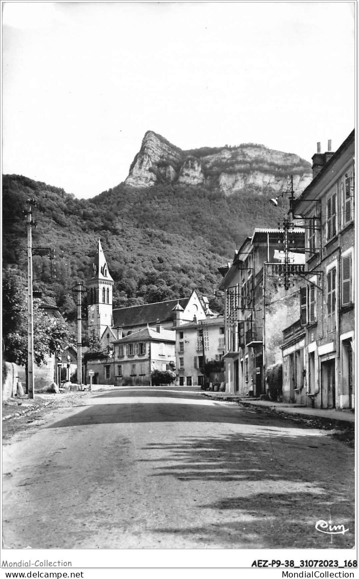 AEZP9-38-0824 - VOREPPE - L'église Et Le Pic De Chalais  - Voreppe