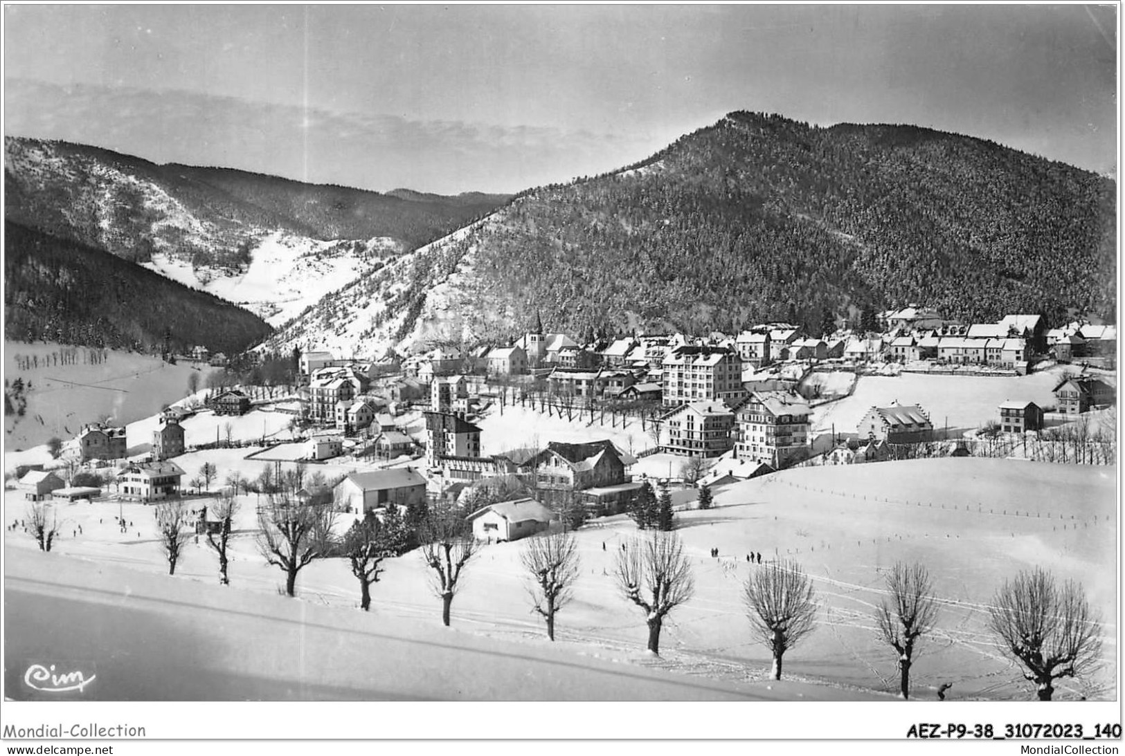 AEZP9-38-0810 - VILLARD-LE-LANS - Vue Générale Et Piste Des Bains  - Villard-de-Lans