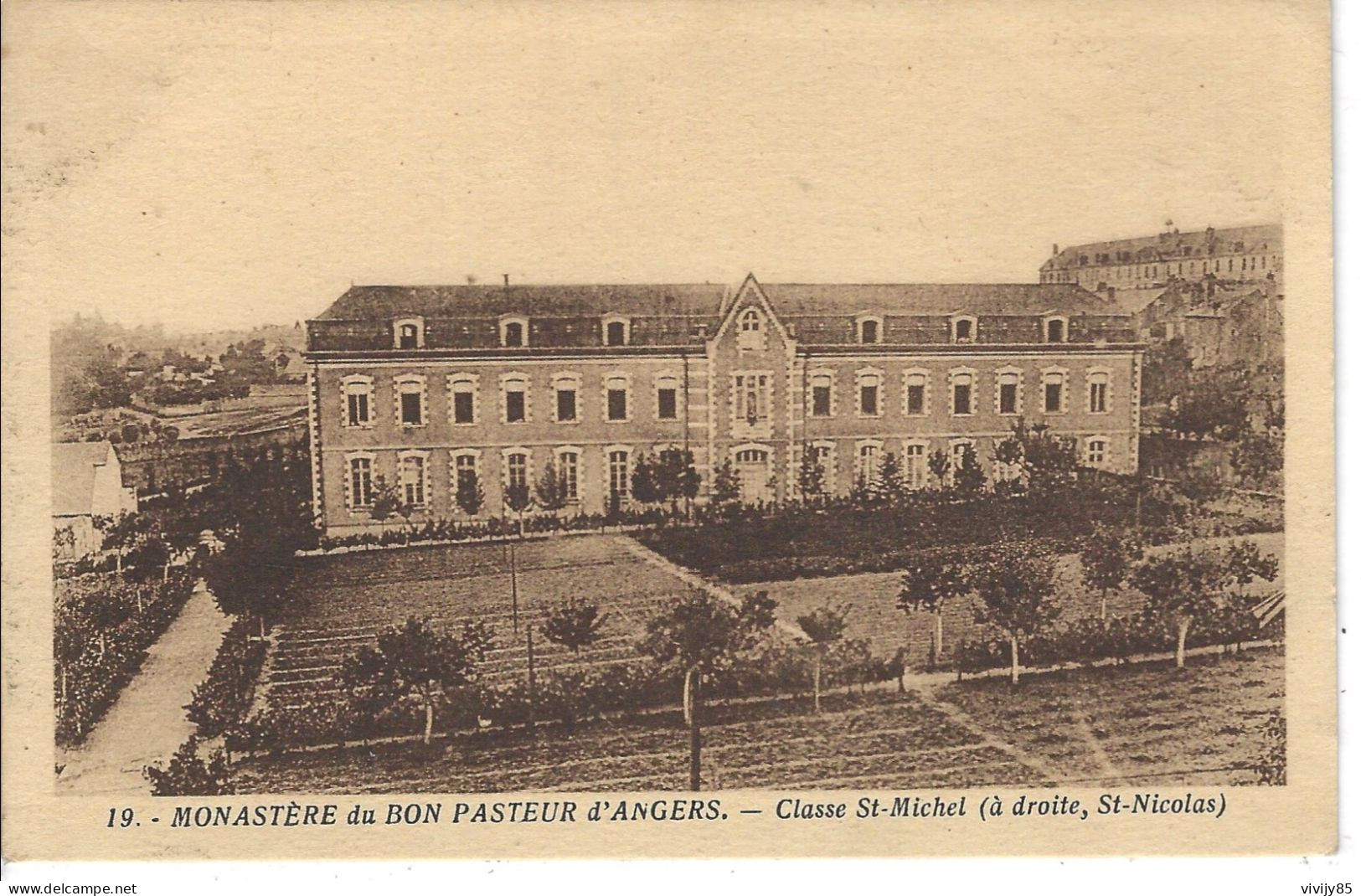 49 - ANGERS - T.Belle Vue Du Monastère Du Bon Pasteur - Classe St Michel , à Droite St Nicolas - Angers