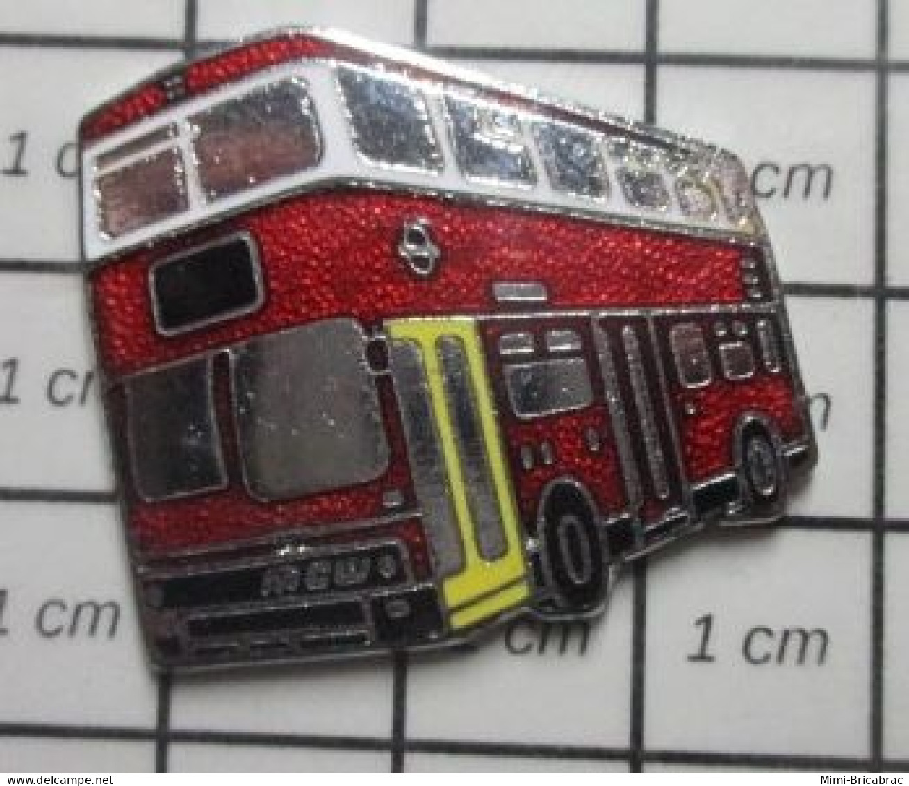 1110 Pin's Pins / Beau Et Rare / TRANSPORTS / BUS A IMPERIALE LONDRES ACIER ROUGE ET BLANC - Transport Und Verkehr