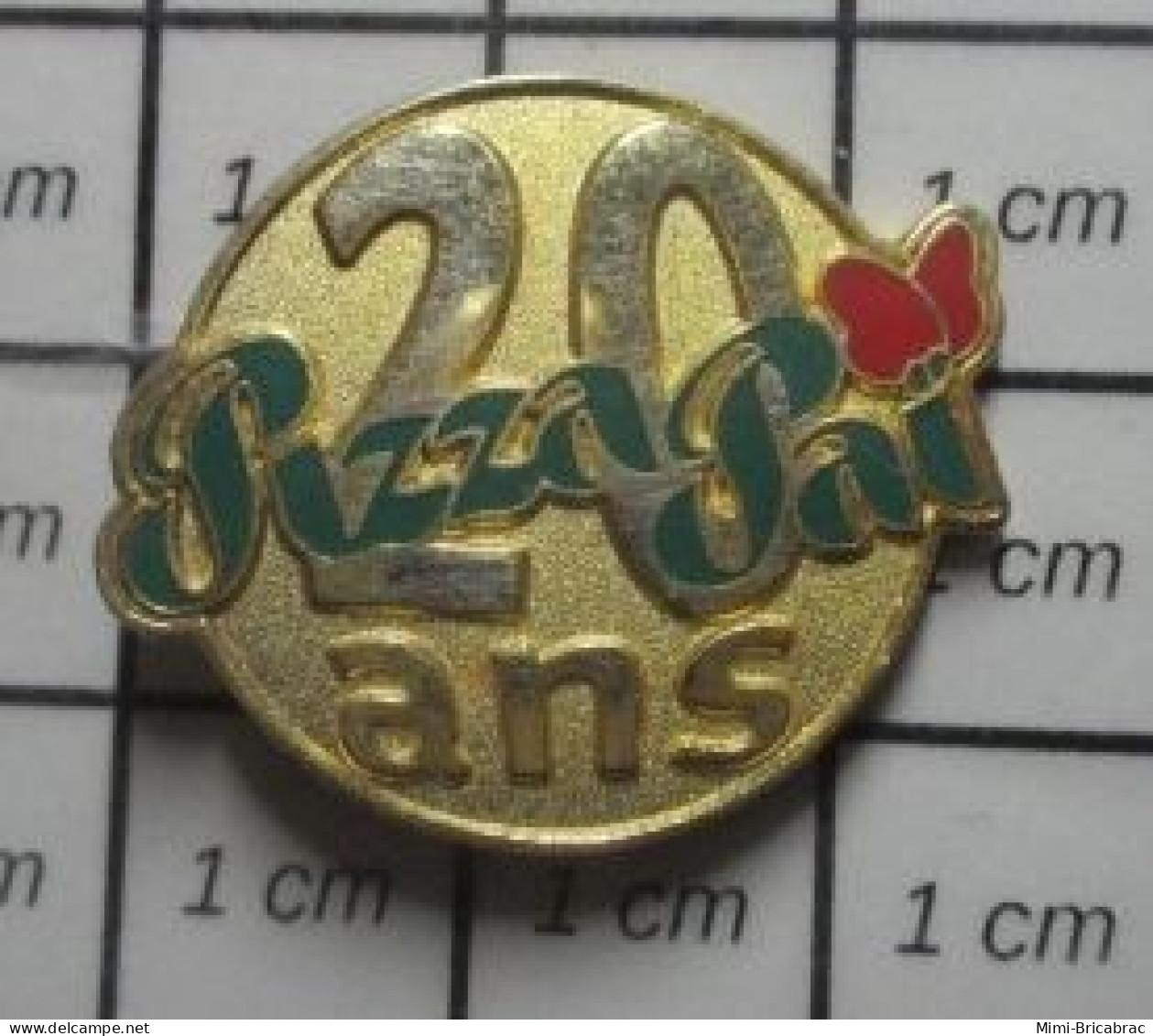 811H Pin's Pins / Beau Et Rare / ALIMENTATION / PIZZA PAÏ 20 ANS PAPILLON ROUGE - Alimentation