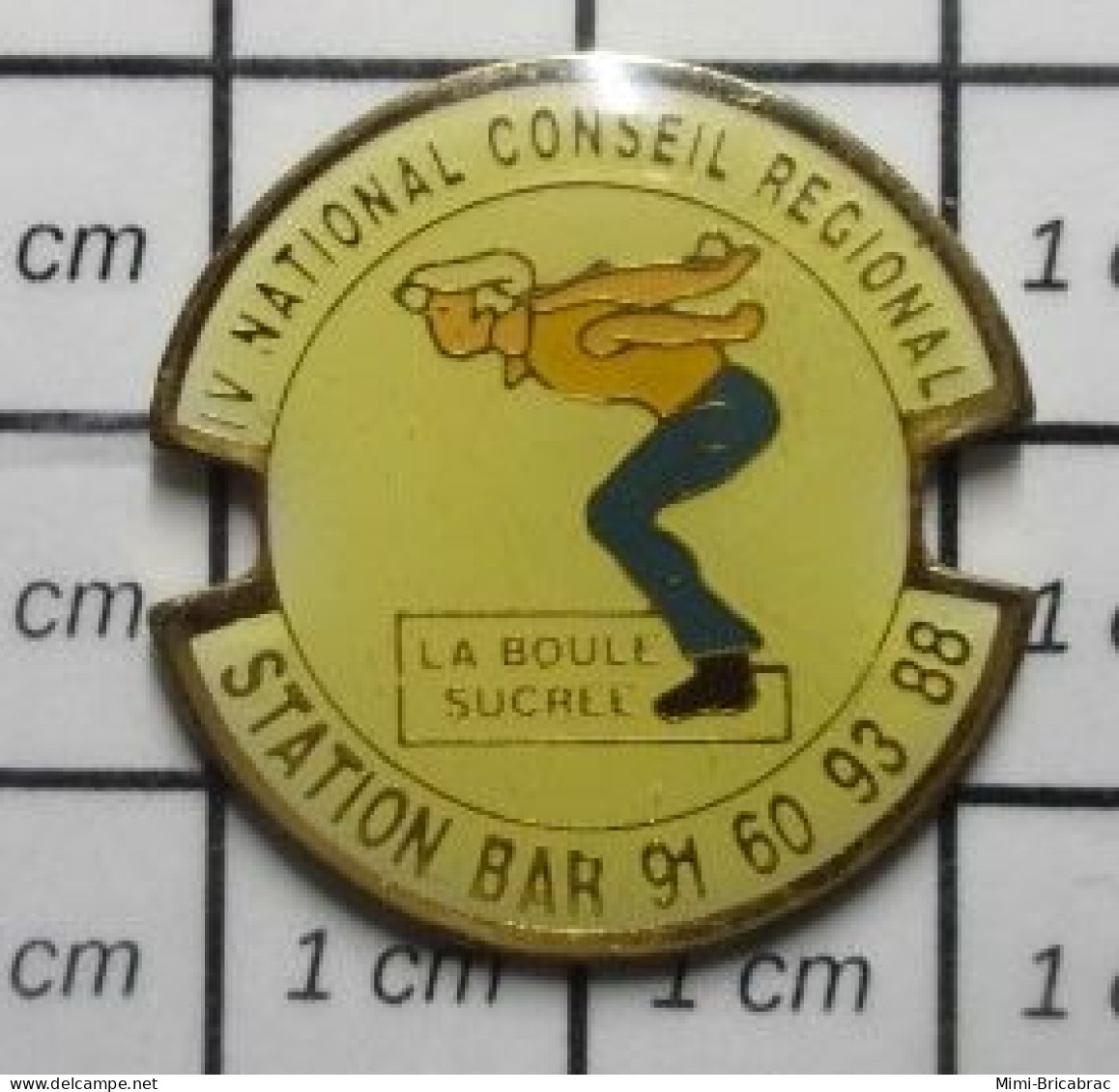 811H Pin's Pins / Beau Et Rare / SPORTS / PETANQUE NATIONAL CONSEIL FREGIONAL LA BOULE SUCREE STATION BAR - Bocce