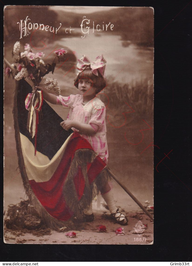Honneur Et Gloire - Petite Fille - Fotokaart - Patriotic