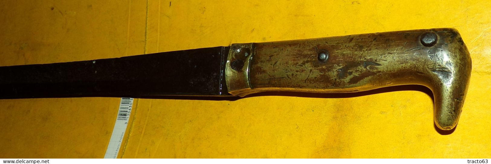 COUTEAU POIGNARD ISSU DE LA DECOUPE D'UNE BAIONNETTE PRUSSIENNE DE 1870  , COUTEAU  SOLIDE , POIDS DU COUTEAU SEUL 485 G - Knives/Swords