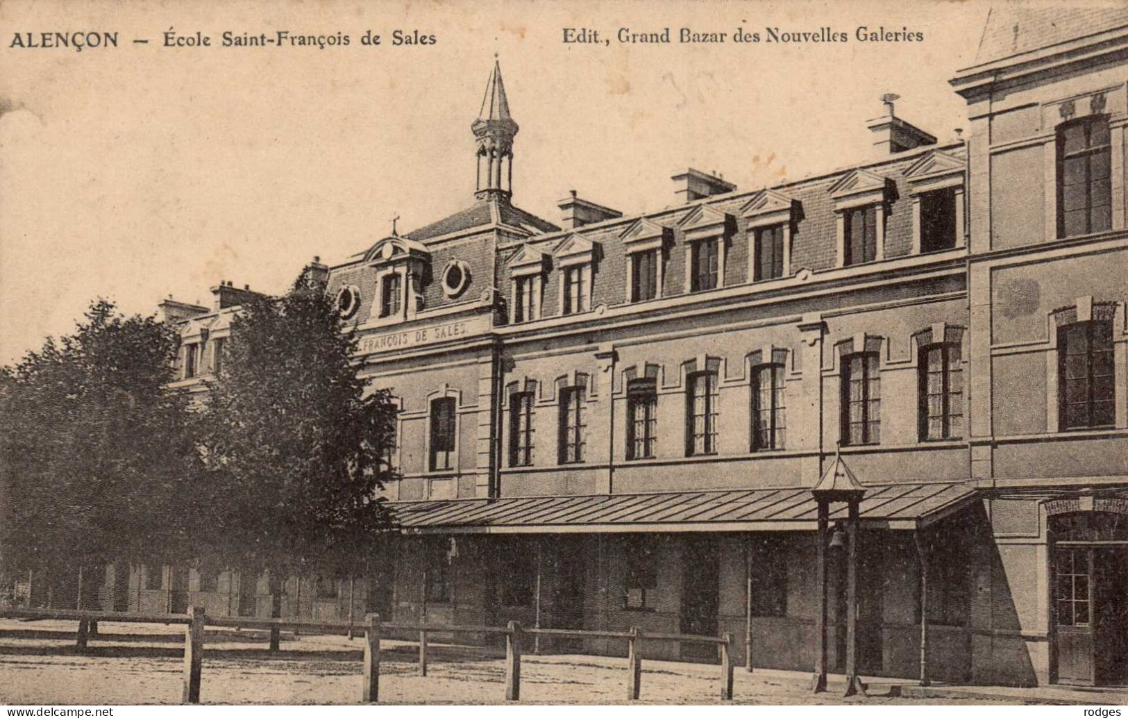 61 , Cpa  ALENCON , Ecole Saint François De Sales  (15385) - Alencon