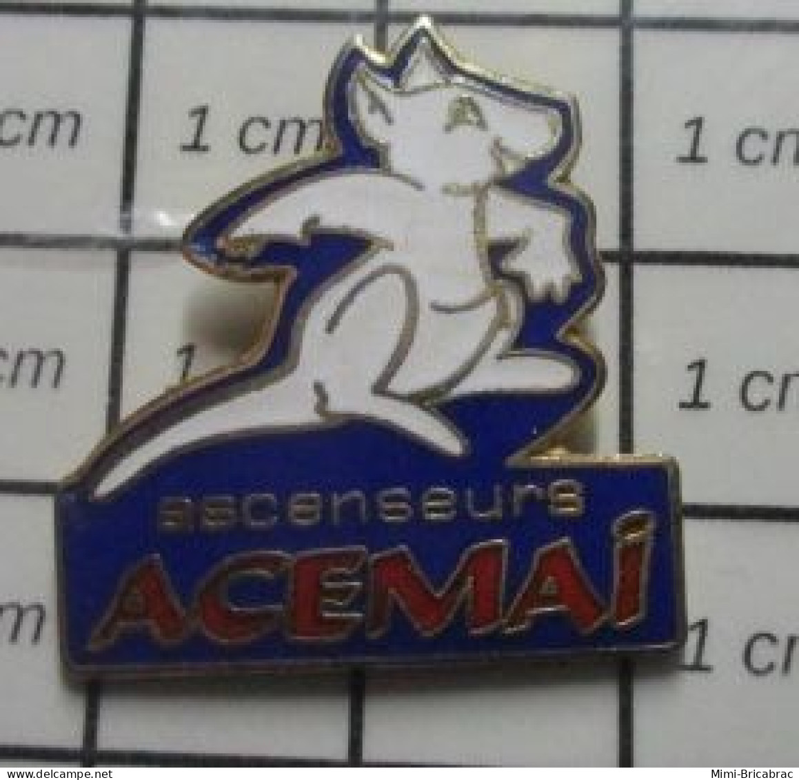 811H Pin's Pins / Beau Et Rare / THEME : ANIMAUX / ACEMAI ASCENSEURS KANGOUROU BLANC - Animali