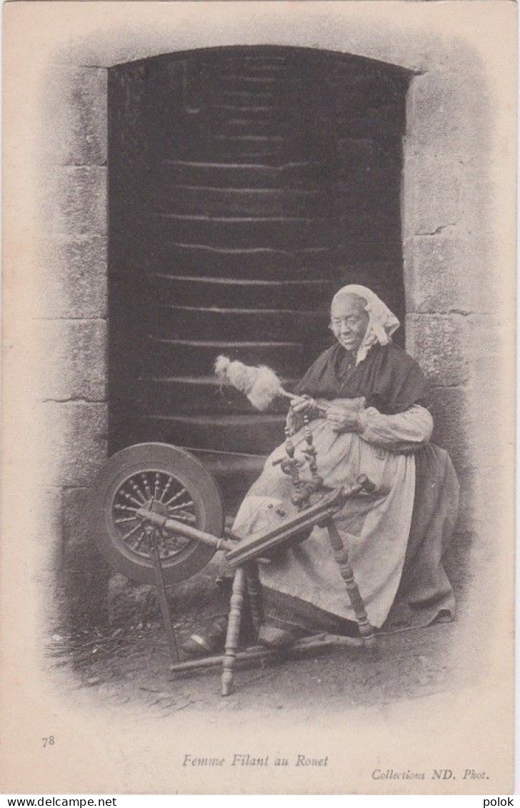 Cn – Cpa Femme Filant Au Rouet – Bretagne - Artesanal