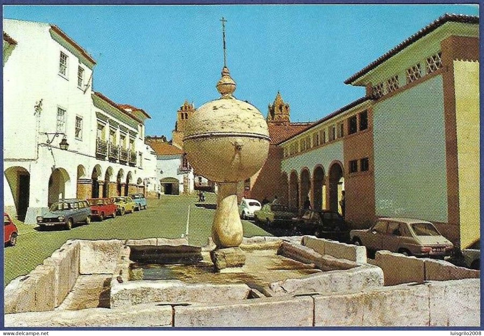 Évora - Largo Das Portas De Moura. Fonte Renascentista. - Evora