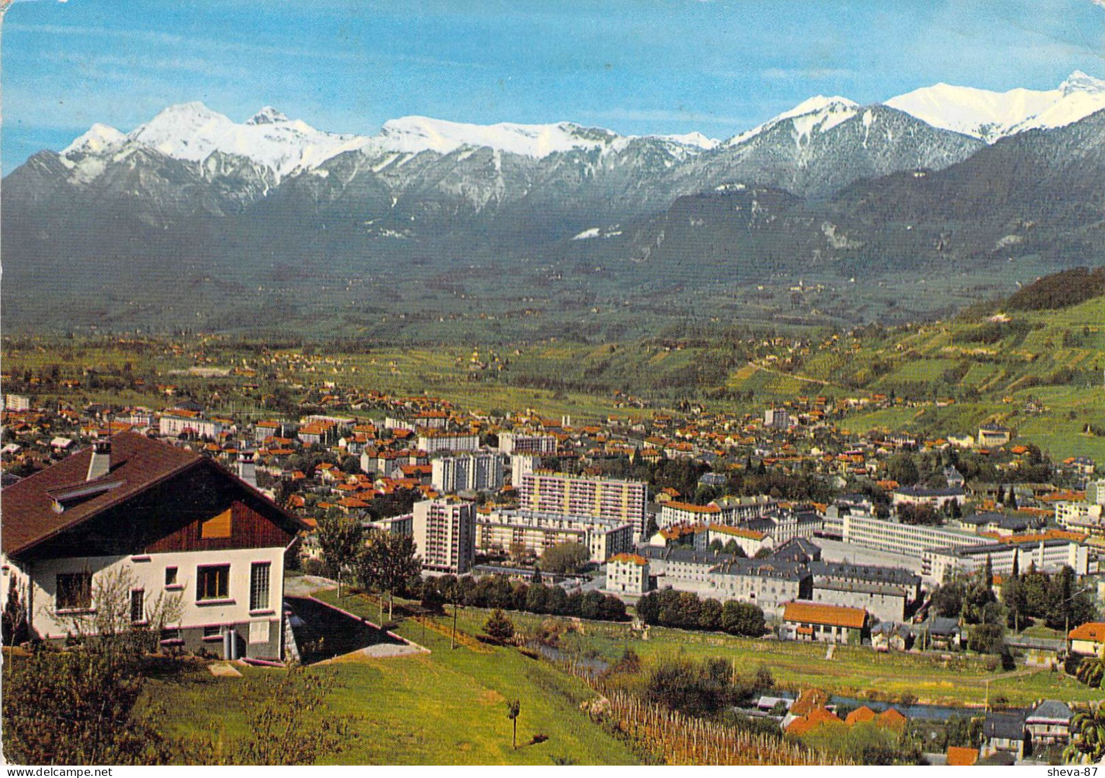 73 - Albertville - Vue Générale - Au Fond, Les Montagnes Des Bauges - Albertville