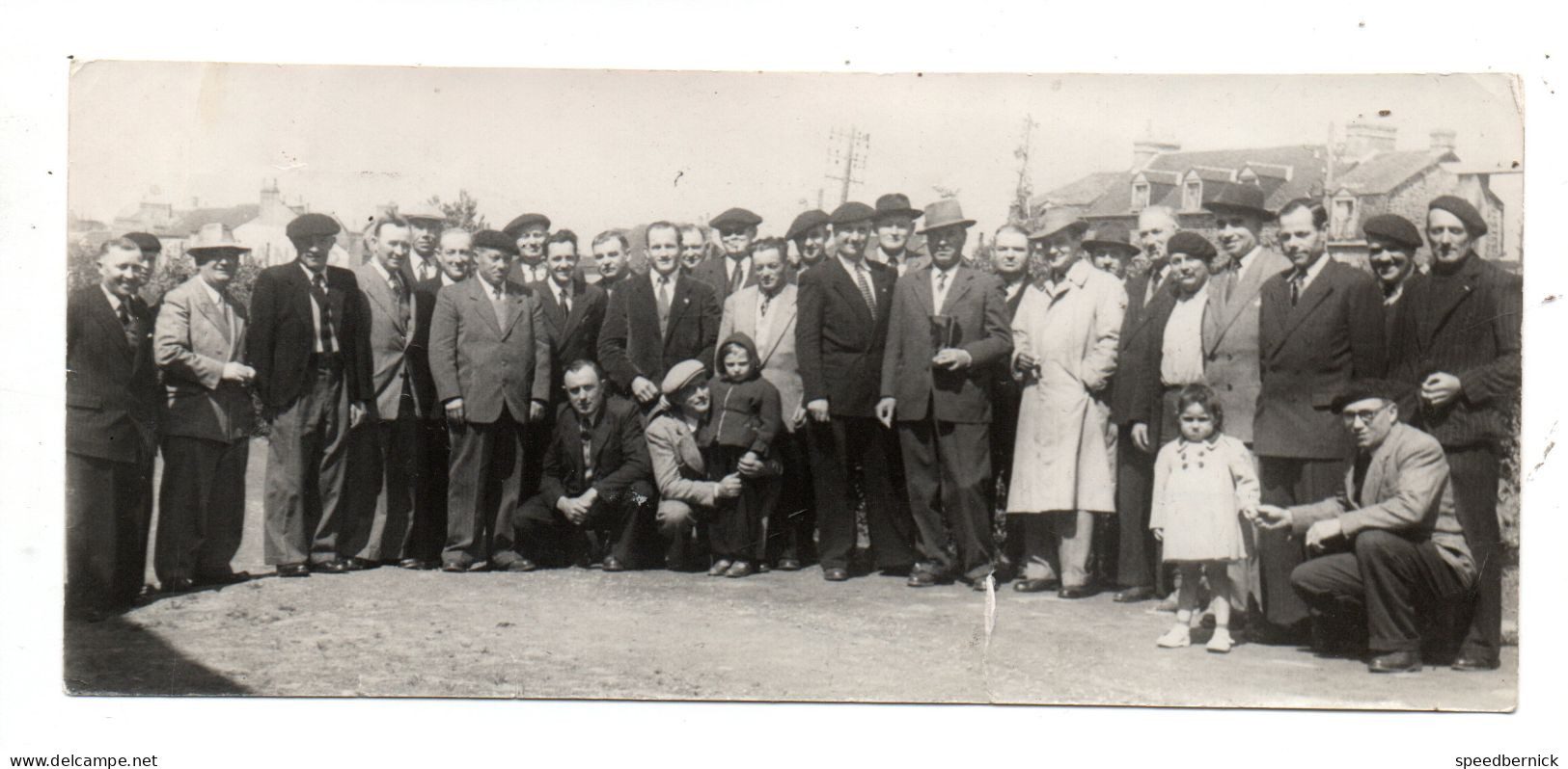 Rennes 35 France -  Groupe D'hommes 1968 ? Chapeau Enfant - Anonymous Persons