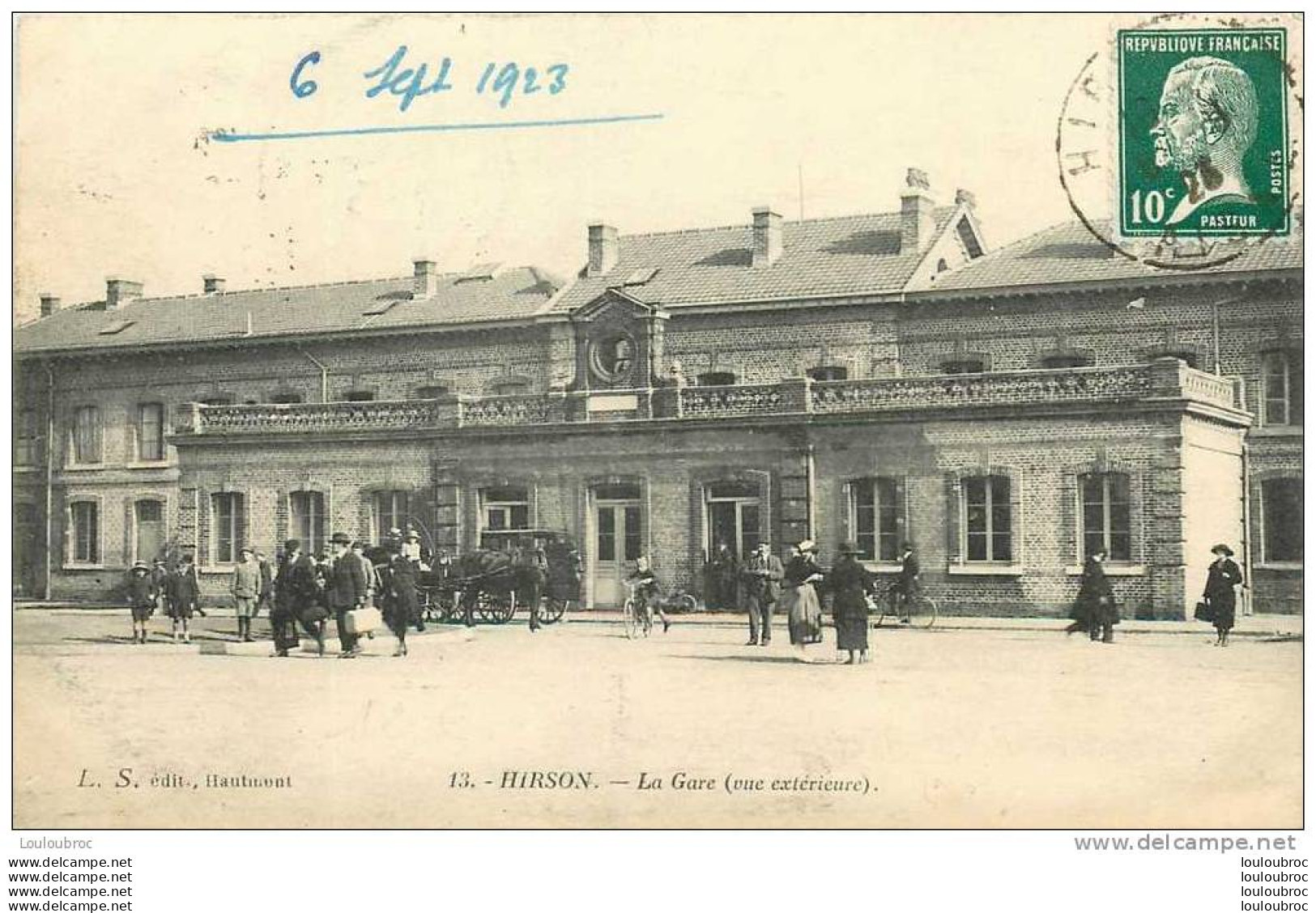 02 HIRSON LA GARE VUE EXTERIEURE - Hirson