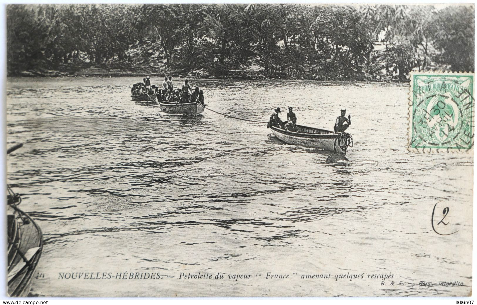 C. P. A. : Vanuatu  NOUVELLES HEBRIDES : Pétrolette Vapeur " LA FRANCE" Amenant Quelques Rescapés, Ile D'AMBRYN, En 1914 - Vanuatu