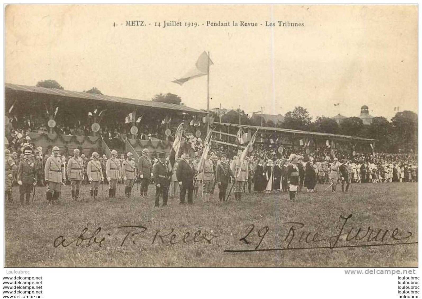 METZ 14 JUILLET 1919 CARTE ECRITE PAR L'ABBE KELLER LES TRIBUNES PENDANT LA REVUE - Metz