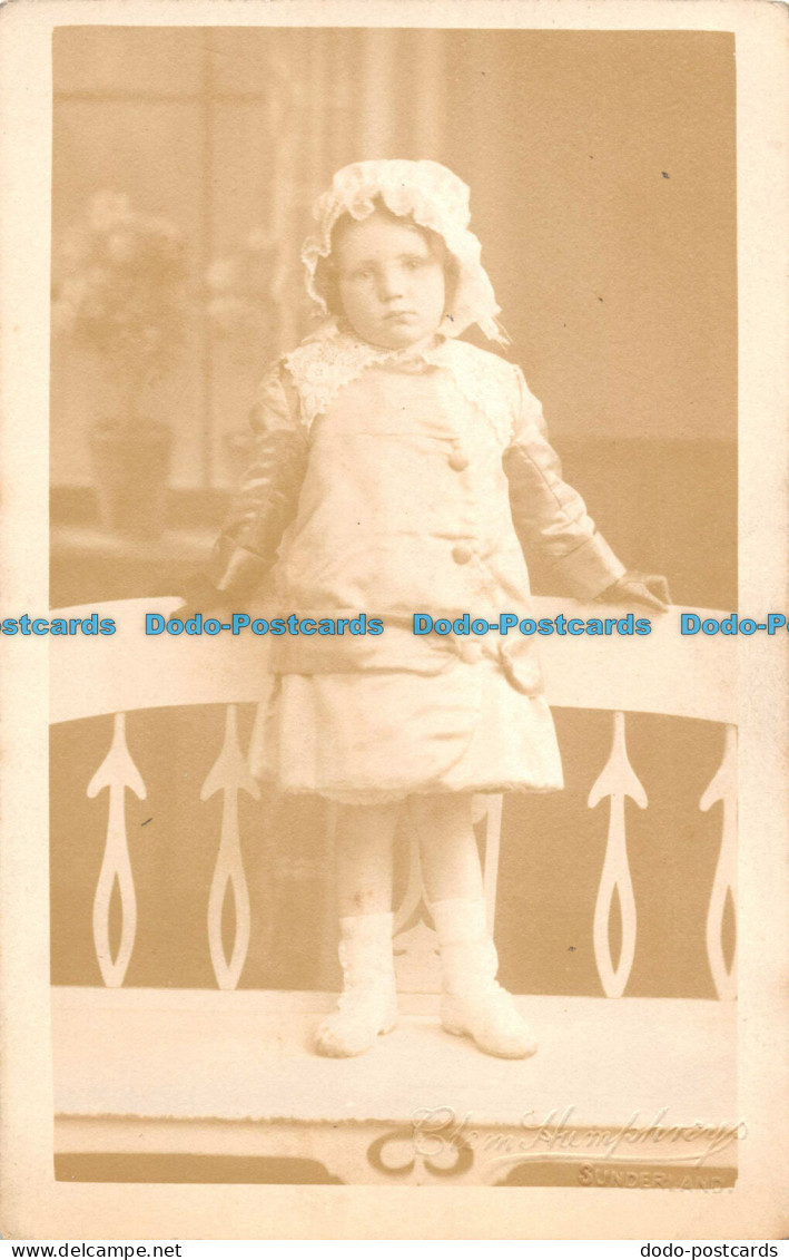 R097073 Child. Old Photography. Postcard - World