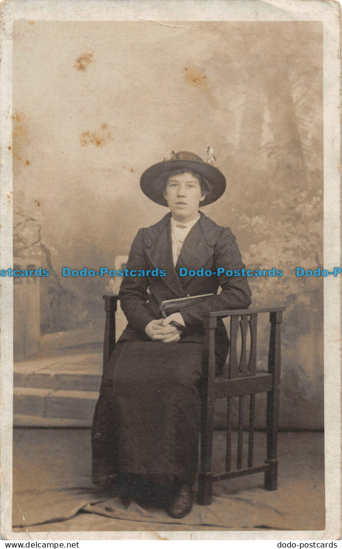 R097074 Woman. Hat. Chair. Old Photography - World