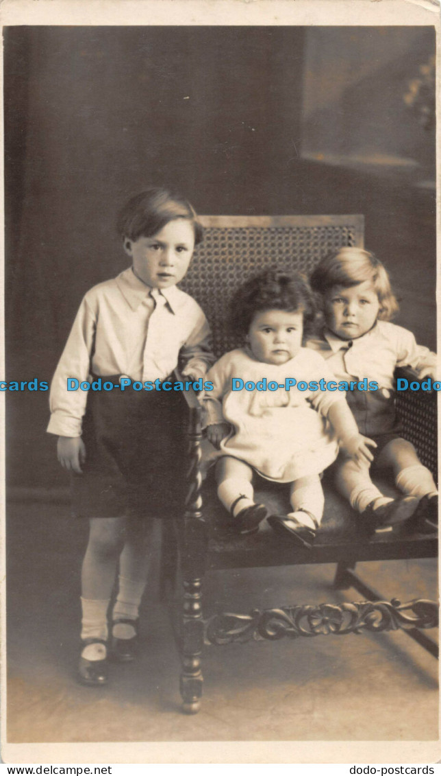 R097075 Children. Old Photography. Postcard. Lewis Studios - World