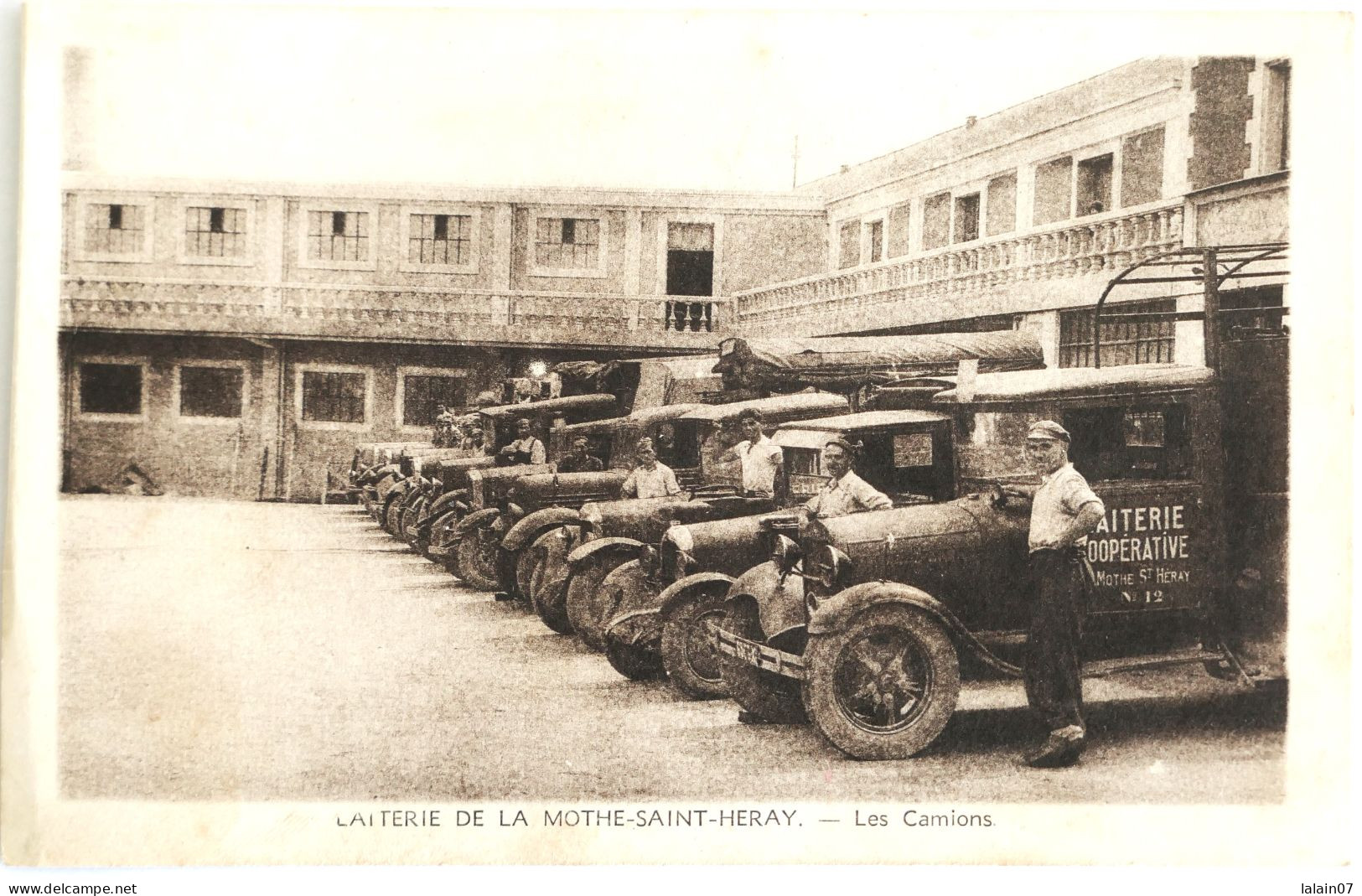 C. P. A. : 79 : Laiterie De LA MOTHE SAINT HERAY : Les Camions, Chauffeurs - La Mothe Saint Heray