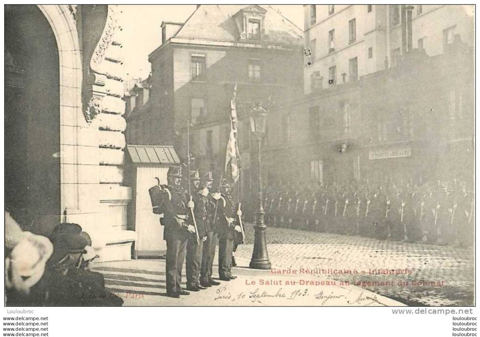 GARDE REPUBLICAINE INFANTERIE LE SALUT AU DRAPEAU AU LOGEMENT DU COLONEL - Régiments