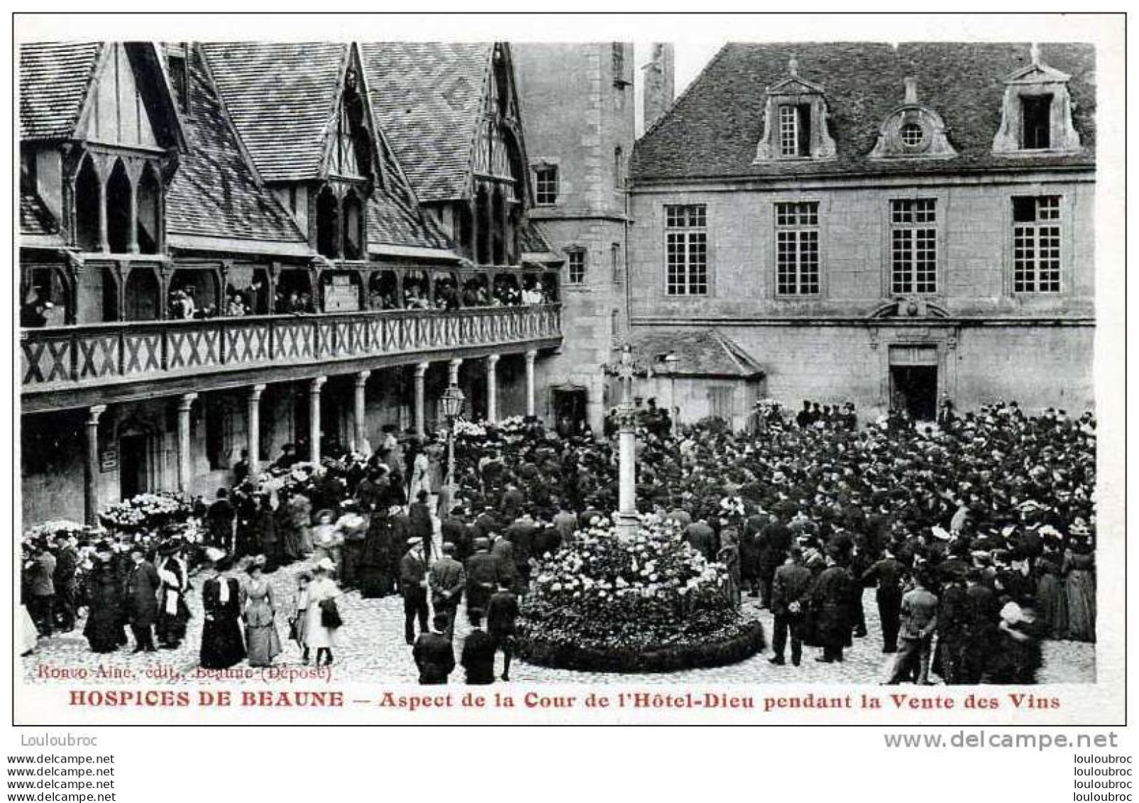 21 HOSPICES DE BEAUNE ASPECT DE LA COUR DE L'HOTEL DIEU PENDANT LA VENTE DES VINS EDIT RONCO - Beaune