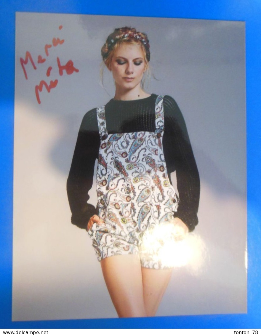 AUTOGRAPHE DE MELANIE LAURENT SUR PHOTO - Acteurs & Toneelspelers