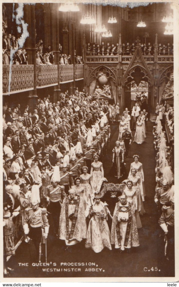 H16. Vintage Postcard. The Queen's Procession. Westminster Abbey. - Familles Royales