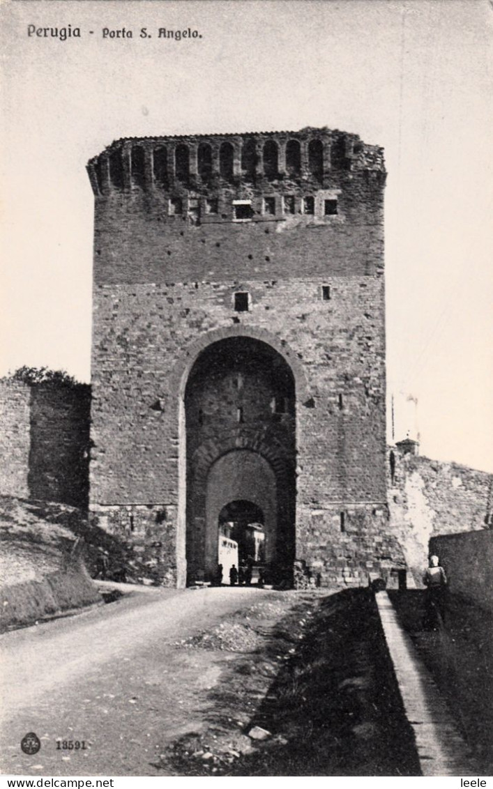 H97. Vintage Postcard. Perugia, Italy. Porta S. Angelo.  - Perugia