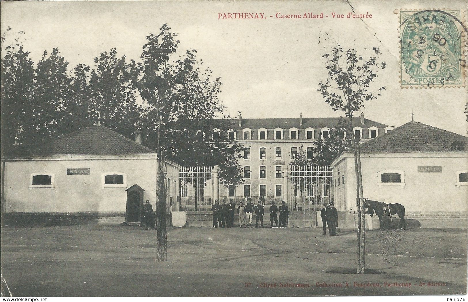 Parthenay (79) - Caserne Allard - Vue D'Entrée - Parthenay