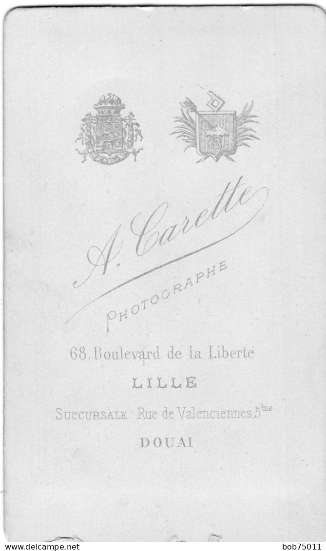 Photo CDV D'une Jeune Femme élégante Posant Dans Un Studio Photo A Lille Avant 1900 - Old (before 1900)