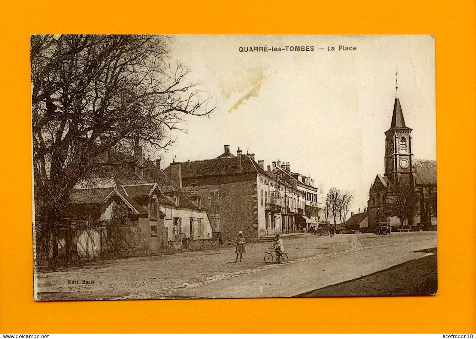 QUARRÉ-LES-TOMBES - La Place - Quarre Les Tombes