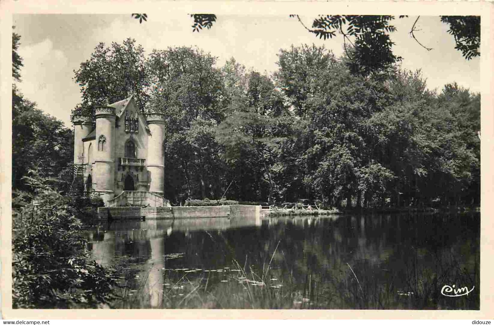 60 - Coye La Forêt - Château De La Reine Blanche - Carte Dentelée - CPSM Format CPA - Oblitération Ronde De 1951 - Voir  - Otros & Sin Clasificación