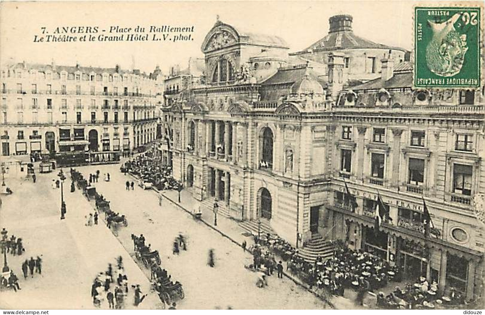 49 - Angers - Place Du Ralliement, Le Grand Hôtel Et Le Théâtre - Animée - CPA - Voir Scans Recto-Verso - Angers