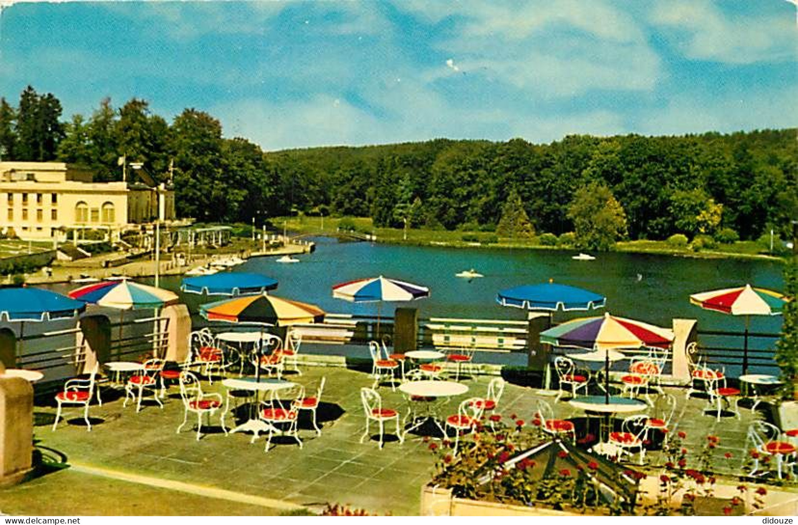 61 - Bagnoles De L'Orne - Vue Sur Le Casino Du Lac - CPM - Voir Scans Recto-Verso - Bagnoles De L'Orne