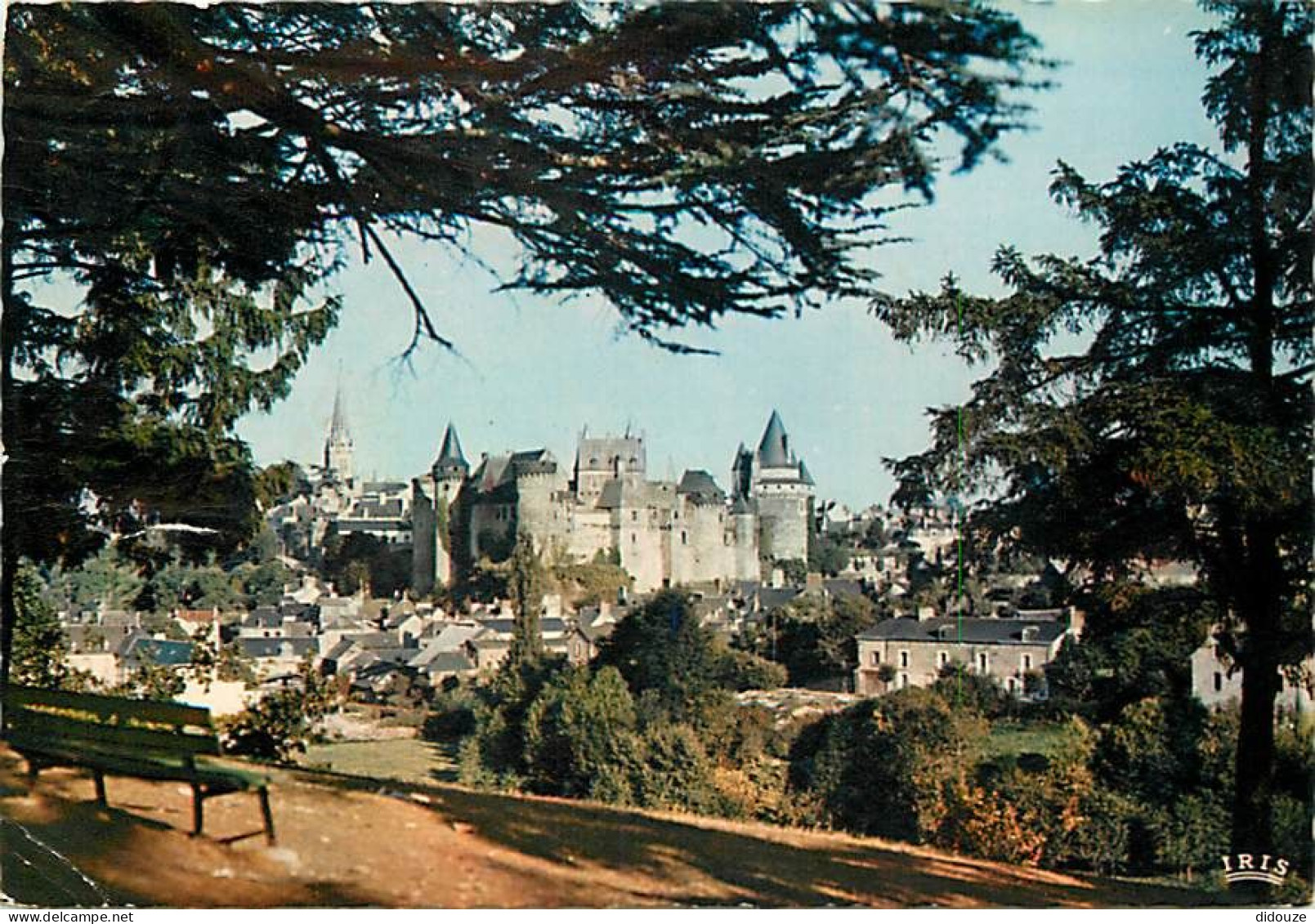 35 - Vitré - Vue Générale - Le Château Féodal - CPM - Voir Scans Recto-Verso - Vitre