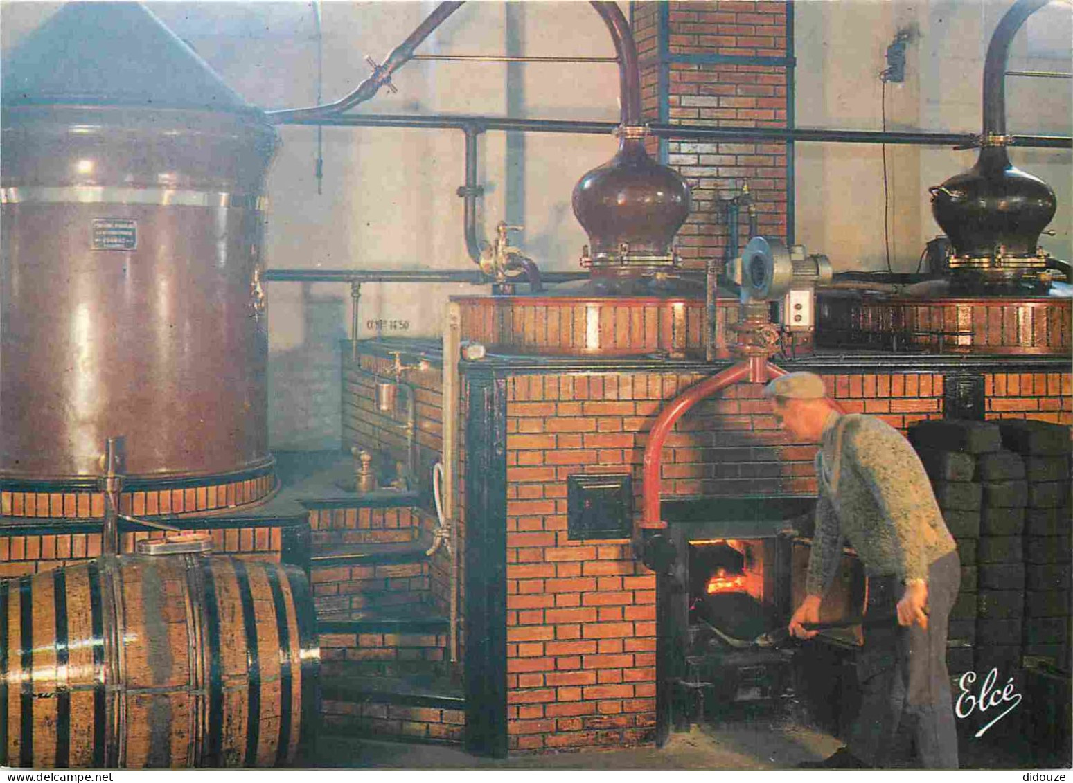 16 - Cognac - Cognac Martell - La Distillation Des Vins De Charentes S'effectue Encore Dans L'alambic - CPM - Voir Scans - Cognac