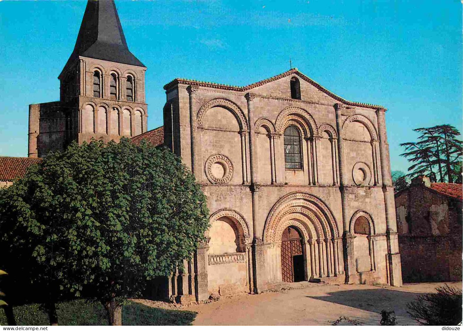 16 - Saint Amant De Boixe - L'Eglise - CPM - Voir Scans Recto-Verso - Other & Unclassified