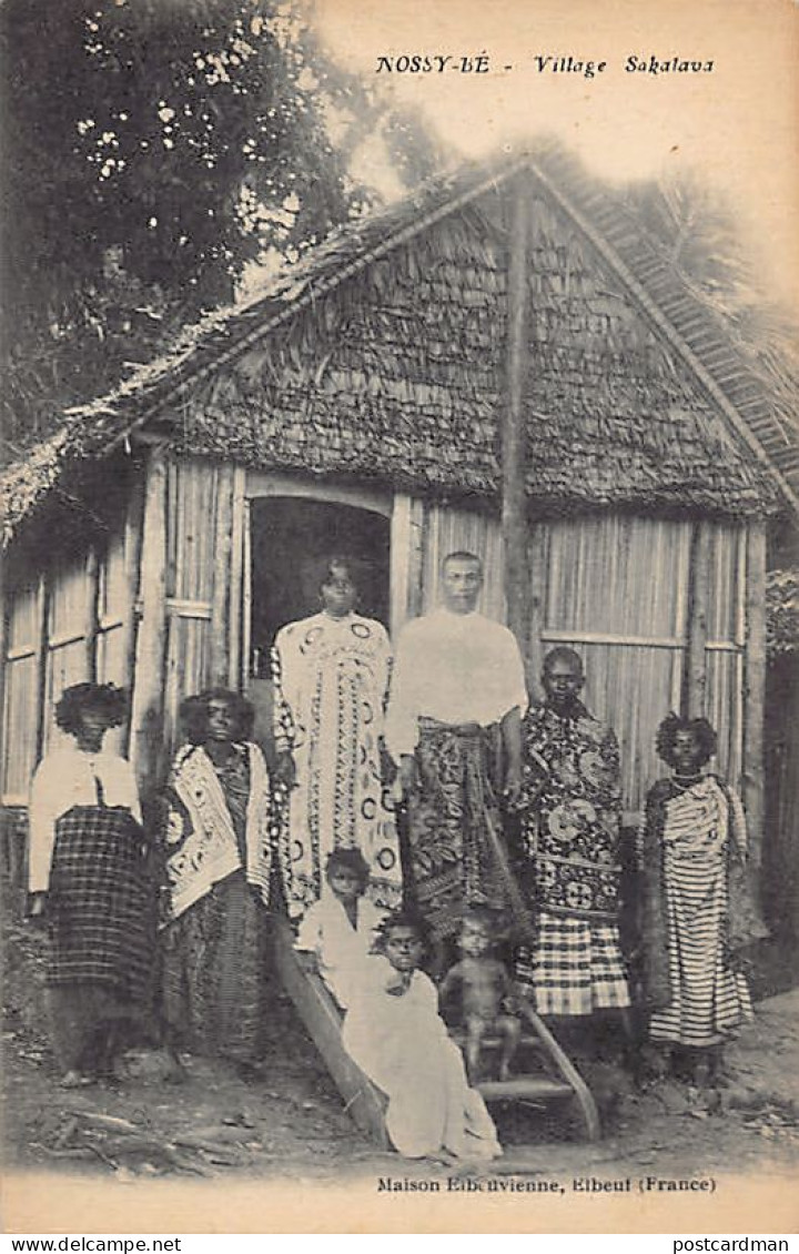 Madagascar - NOSSI BÉ - Femmes Dans Un Village Sakalave - Ed. Maison Elbeuvienne  - Madagascar