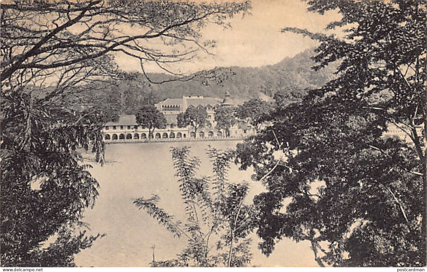Sri Lanka - KANDY - Queen's Hotel, Acroos The Lake - Publ. Plâté Ltd. 135 - Sri Lanka (Ceylon)