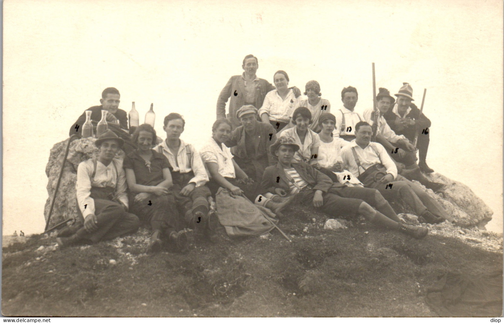 CP Carte Photo D&#039;&eacute;poque Photographie Vintage Plage Mode Groupe  &agrave; Situer - Couples