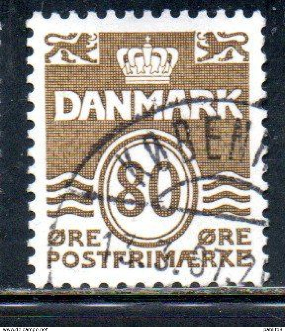 DANEMARK DANMARK DENMARK DANIMARCA 1985 WAVY LINES AND NUMERAL OF VALUE 80o USED USATO OBLITERE' - Used Stamps