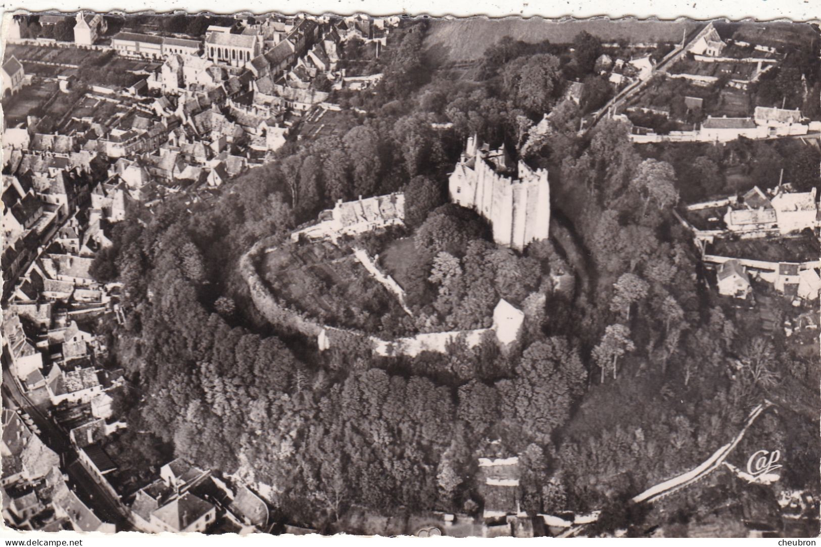 28. NOGENT LE ROTROU. CPA. VUE AERIENNE SUR LE CHATEAU.  ANNEES 50 - Nogent Le Rotrou