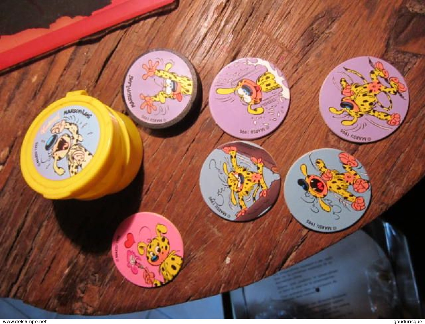 MARSUPILAMI  5 POGS ET 1 SLAMMER MARSUPILAMI  Et SON ETUI OFFERT PAR QUCIK - Marsupilami