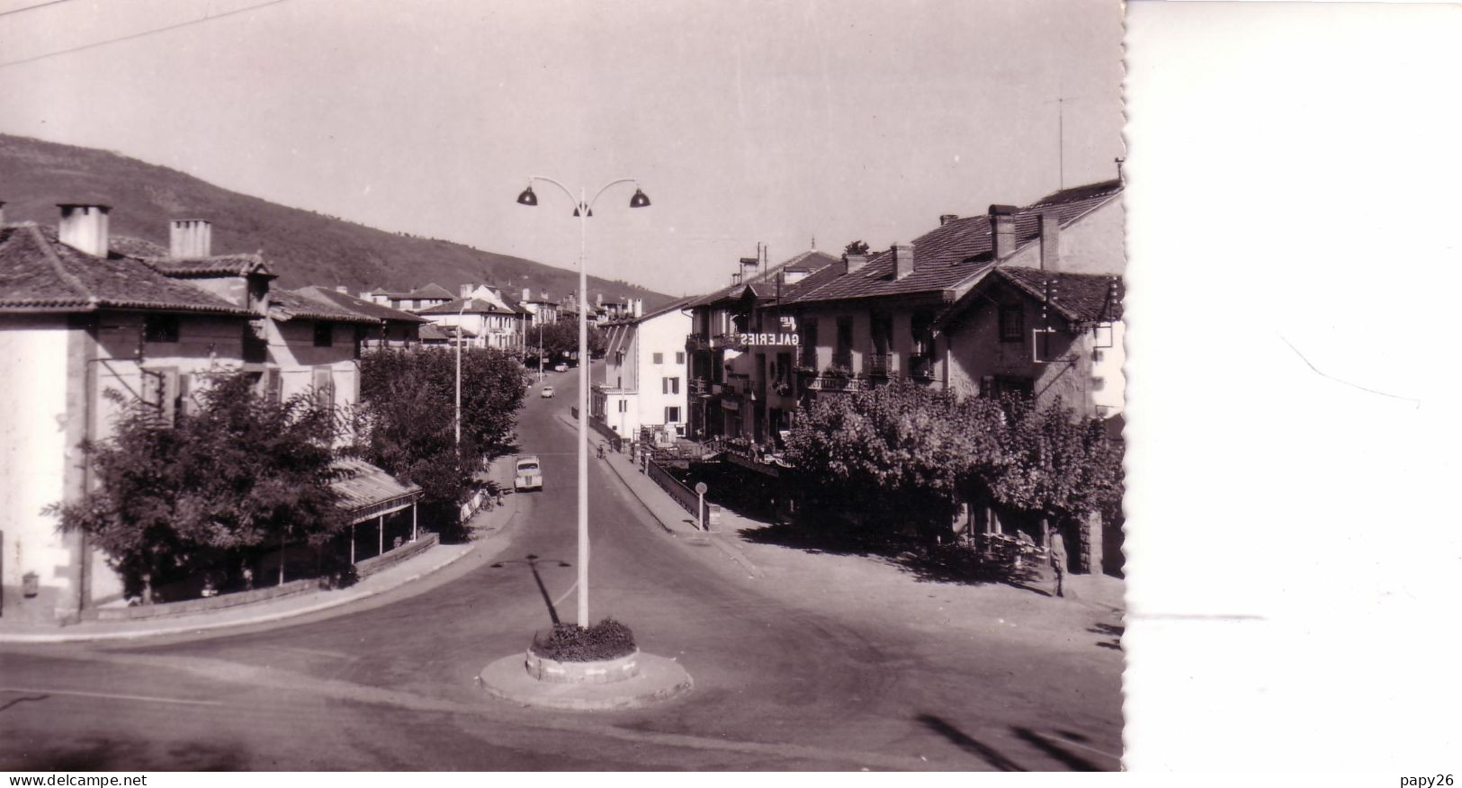 Cpsm  St Jean Pied De Port Centre De La Ville - Saint Jean Pied De Port