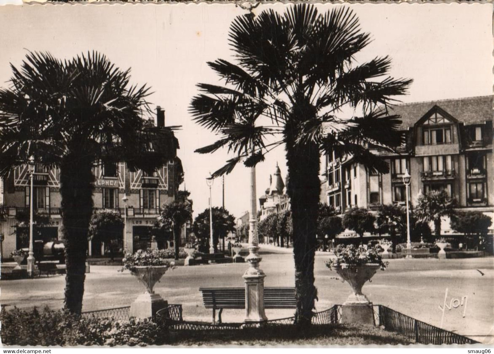 44 - LA BAULE-LES-PINS - PLACE DES PALMIERS - La Baule-Escoublac