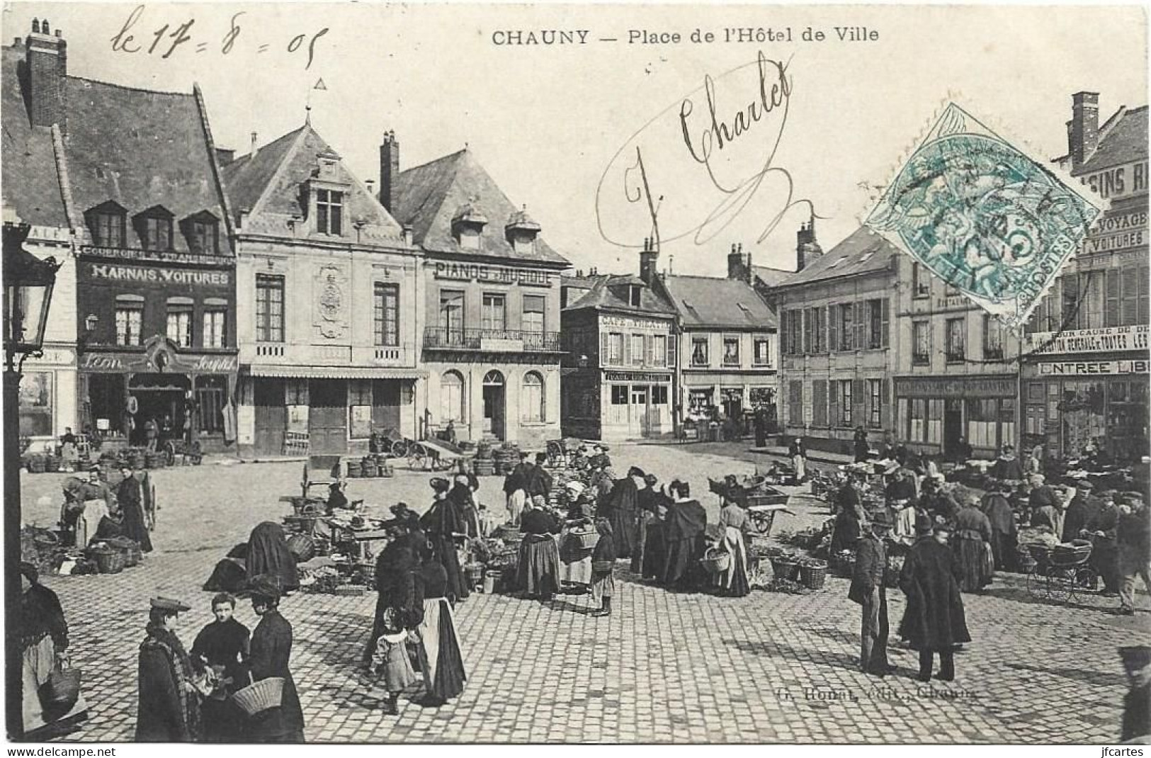 02 - CHAUNY - Place De L'Hôtel De Ville - Chauny