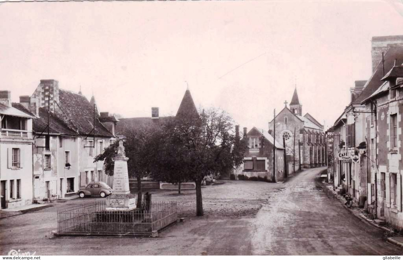 86 - Vienne -  PORT  De PILES - La Place Et Le Monument Aux Morts - Café - 4 CV Renault - Autres & Non Classés